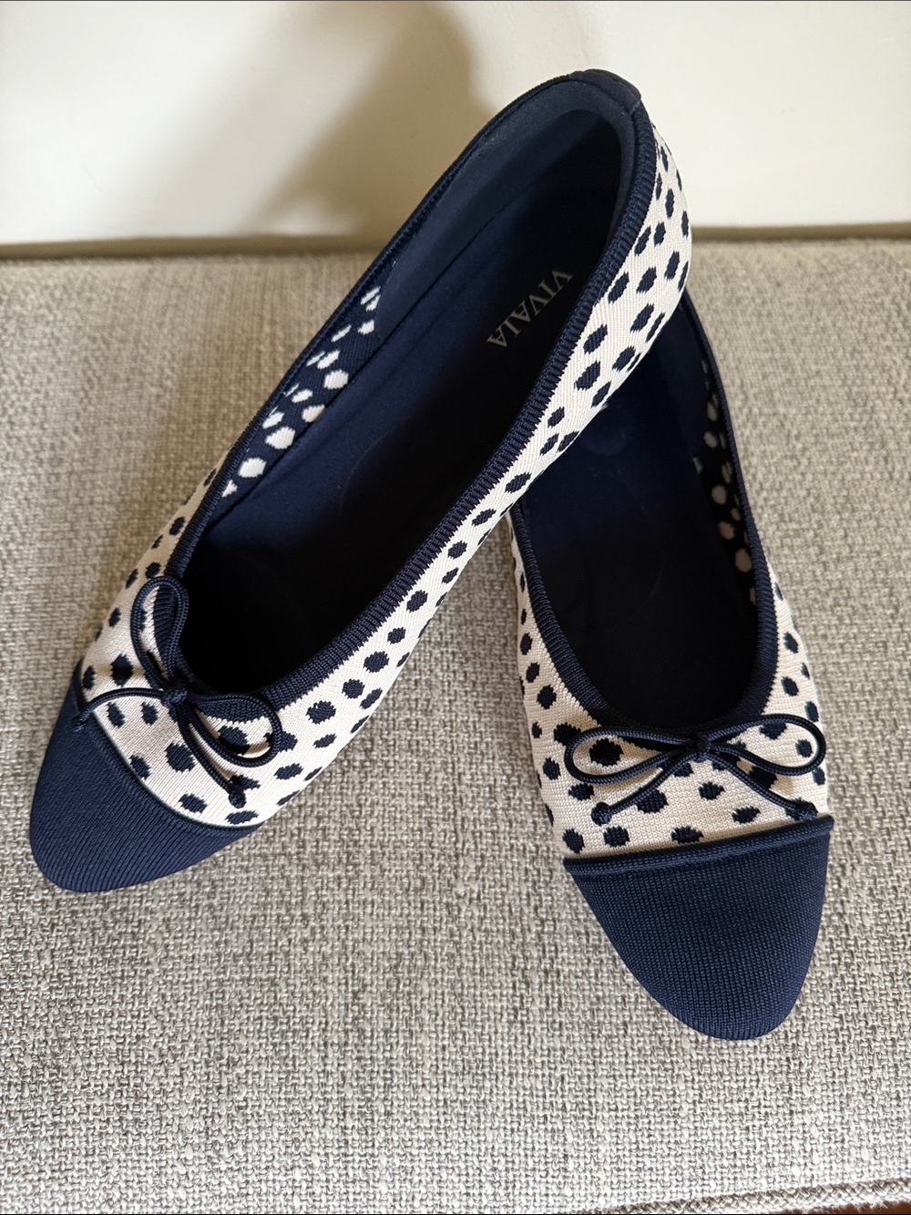 🐝 LIKE NEW! Vionic Navy and Cream Polka Dot Pointed-Toe Ballet Flats